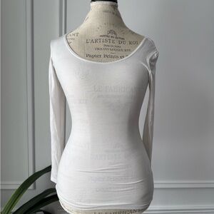 4/ $24 🧡 Uniqlo heat tech White Long Sleeve Top